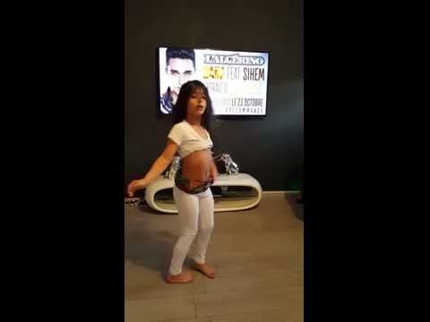 Niña De 8 año bailando Moro