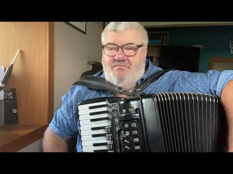 Yell songs on accordion