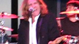 preview picture of video 'John Waite live stars & stripes fest, Mi 2010-When I see you smile'