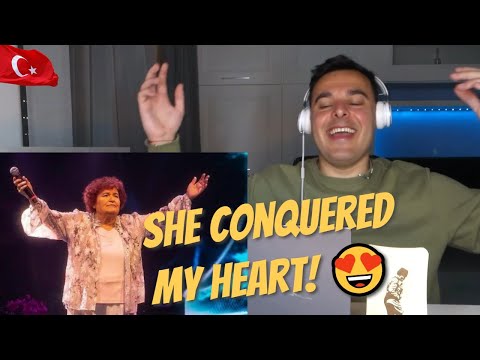 Italian Reaction 🇹🇷 Selda Bağcan - Öyle Bir Yerdeyim Ki (Milyonfest İzmir 2019)