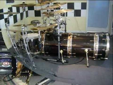 Drum video of Chris Reid with his custom kit