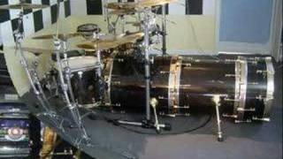 Drum video of Chris Reid with his custom kit