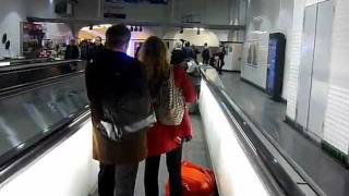 preview picture of video 'Cambiando de Linea de Metro en París'