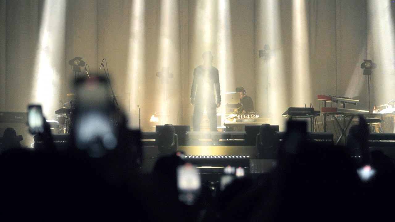 IO - Spotlight from JUST SHOW