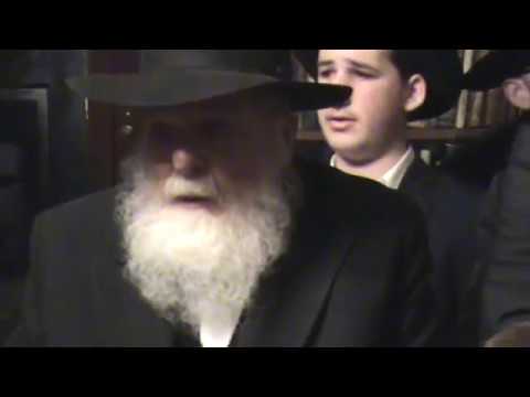 Rabbi Rosenfeld singing the Beinoni with OT boys in the Frierdike Rebbe's Apt - 2nd Flr 770