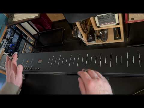 SoMa Laboratory Flux 37-key Magnetic Keyboard Synthesiser (pink) image 2