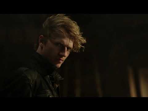 Barry faces his first Metahuman | The Flash 1x01