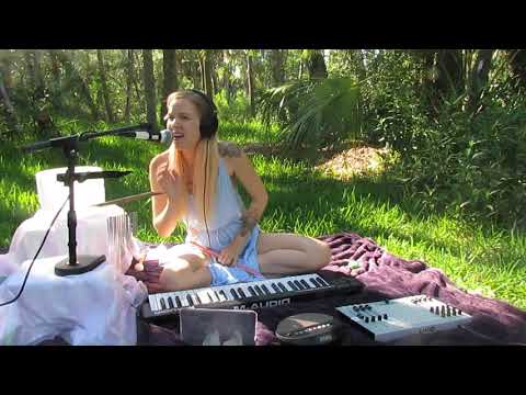 Öona Dahl Performs "Treescry" Live June 2018