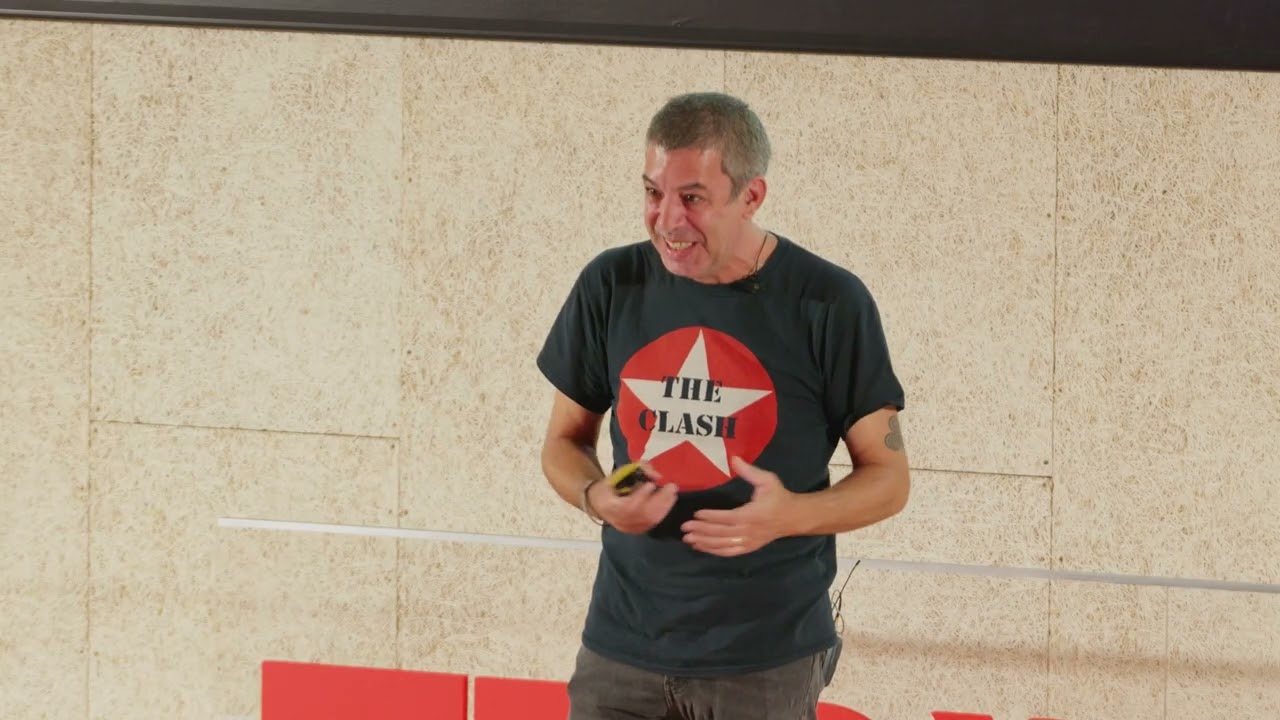 SMART Travel: As cidades sagradas do futuro | Vitor Pereira | TEDxBraga