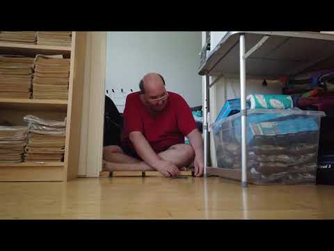 MongoTV_7143 - TAPER LEDNING TIL WIFI FAST UNDER DØRTRIN PÅ GULV SÅ JEG IKKE FALDER OVEN DEN