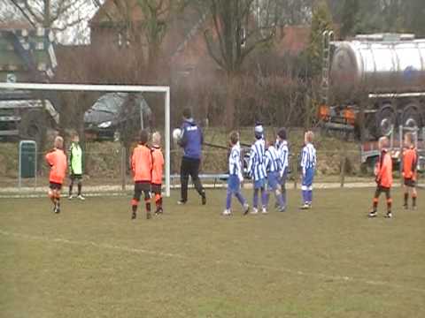 13 maart Lopik F3 - VV De Meern F13 9-3 Daan veroorzaakt penalty