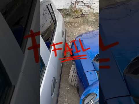 Cum ieșim din parcare corect cu spatele?