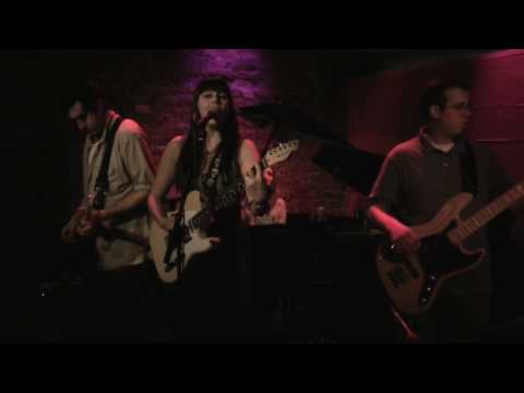 Ann Courtney & the Late Bloomers - Nice & Quiet (live)