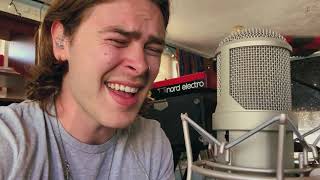 Video thumbnail for Lauten Audio Clarion On Vocals - Jake Wells sings "Roll Like Thunder" live (FC-357) by LautenAudio