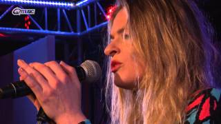Sandra van Nieuwland - &#39;Banging On The Doors Of Love&#39; (live in het Q-hotel 2014)