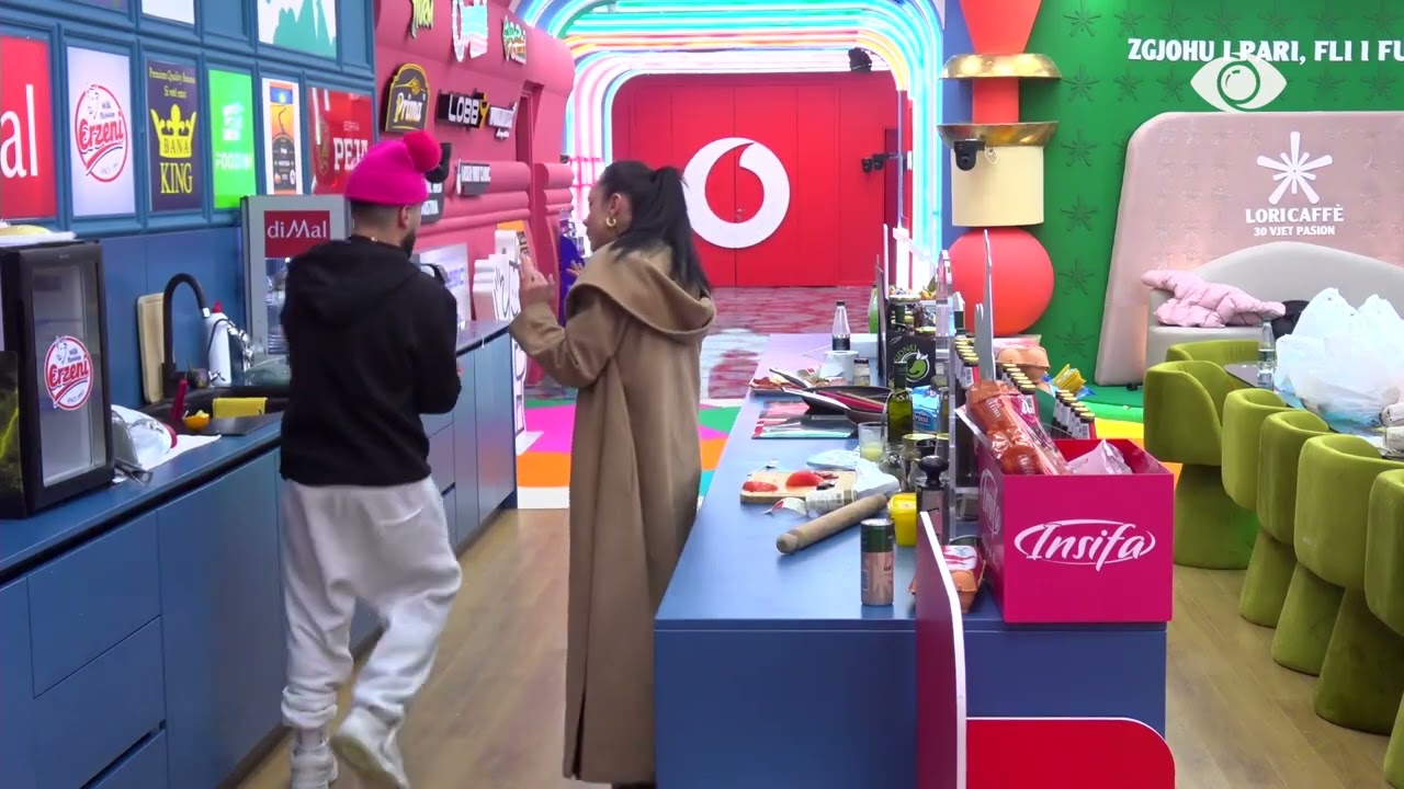 Më kthe një përgjigje/ Gjesti e shmang, Egli e kap për krahu: Për shpirt të gjyshit….