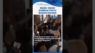 Detik-detik Emak-emak Dobrak Pintu Ruang Sidang PN Jaksel, Pasca Vonis 1,5 Tahun Bui Bharada E
