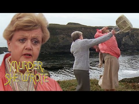 Jessica Gets Clubbed with a Handbag | Murder, She Wrote
