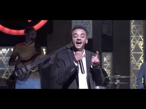 Addis Mulat | አዲስ ሙላት በቪ ላውንጅ መድረክ ላይ በአስገራሚ ብቃት ያቀረበቻቸውን የሙዚቃ ስብስቦች  ክፍል 2