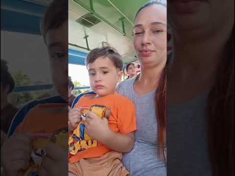 Busão ea alegria de Nerópolis Goiás #diadascrianças