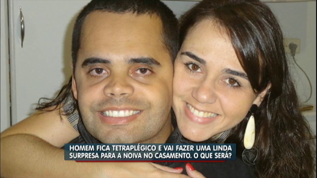 Homem tetraplégico faz surpresa para esposa