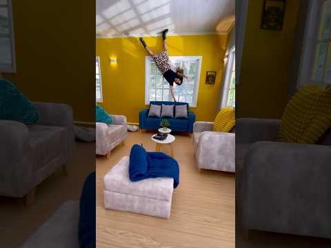 En esta casa 🏠 todo está al revés 🔄 #casaalreves #raquira #boyacá #casadecabeza