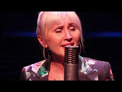 Agata Wyszyńska - "Niebieskie oczy" (Live Night Sessions) 2020