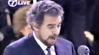 Placido Domingo sings Panis angelicus and Ave Maria