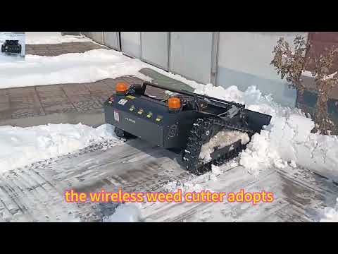 bezprzewodowa kosiarka do trawy na zboczu z pługiem śnieżnym, łopata do śniegu, maszyna odśnieżania