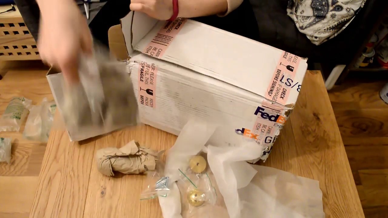 Superfront.com unboxing - legs and handles