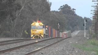 preview picture of video 'Superfreighter 7MS4 : Australian Trains'