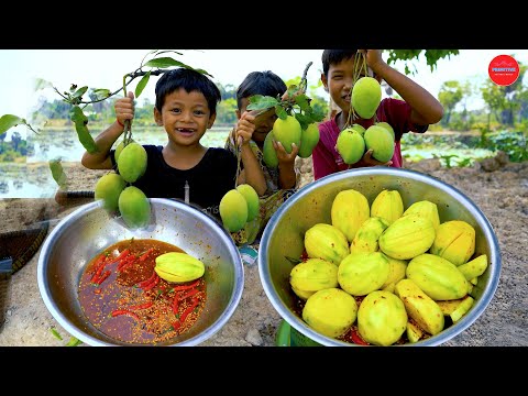OMG ! EATING MANGO SOUR FRUIT WITH SUPPER SPICY CHILI THE MOST DELICIOUS
