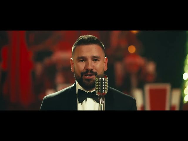 Video zu 'Officially Christmas' ansehen