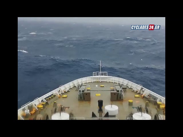 Μάχη ελληνικού πλοίου με τα κύματα στην Αδριατική