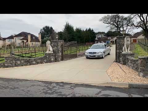 2008 Jaguar XJ Vanden Plas drive by