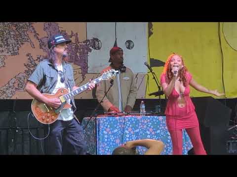 Khaliyah X at Logan Square Arts