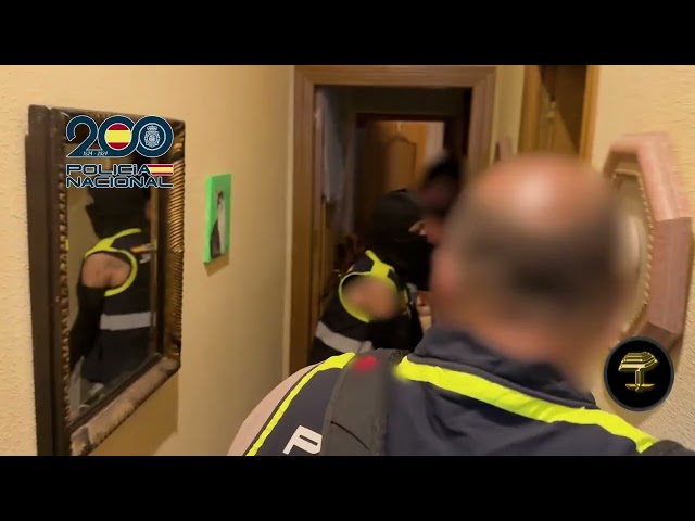 La Policía detiene a siete cibercriminales por obtener móviles mediante un script informático