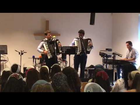 Beni Cibu și Filip Haprian - Dumnezeu m a creat cu iubire