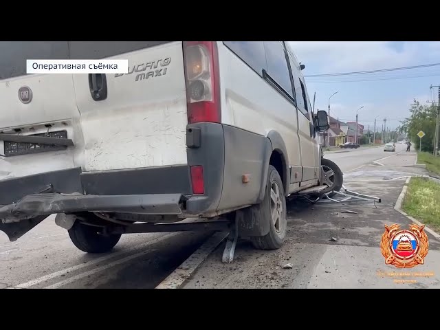 В Иркутске 71-летний водитель столкнулся с пассажирским микроавтобусом