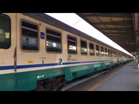 IC 704 per Roma Termini in partenza dalla stazione di Bari centrale