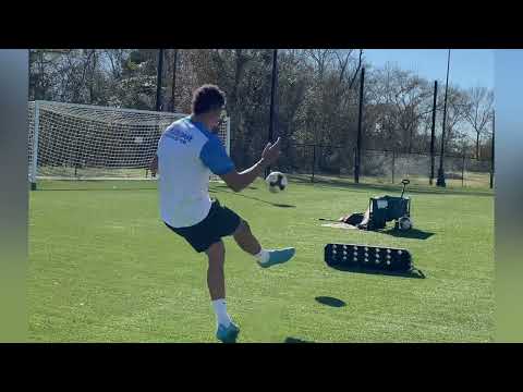 Crazy accurate shots (3 in a row) 🤯⚽️💯 trying to the ball between him!