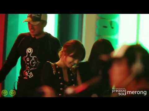 TaeNy 2011 Moment #1 Taeyeon & Tiffany   Magnetic hands