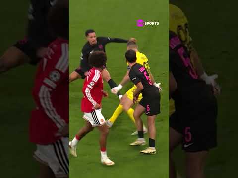 O GOLEIRÃO SIMPLESMENTE SE PERDEU COM A BOLA KKKKKKKKKKK #shorts