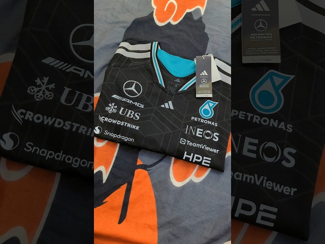 Vídeo relacionado con Mercedes AMG Petronas Formula One Team - Camiseta de piloto del Equipo 2023 - Blanco - Talla: XL