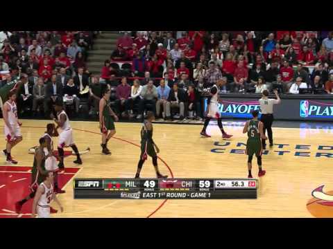 NBA, playoff 2015, Bulls vs. Bucks, Round 1, Game 1, Move 34, Khris Middleton, foul