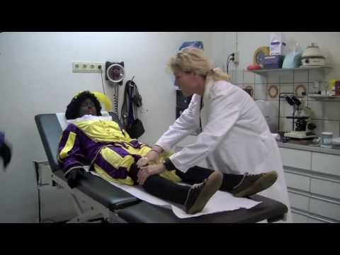 Sinterklaas Journaal Zwarte Piet naar ziekenhuis Piet gewond geraakt bij intocht 2016