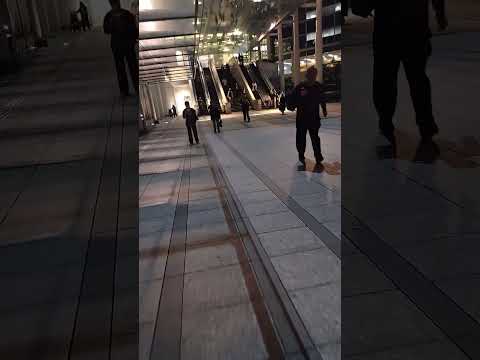 「トリトンブリッジ」を降りて、「第一生命ホール」入り口下のエスカレーター手前まで。#第一生命ホール 　#トリトンブリッジ　#勝どき駅 