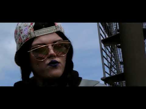 Mrs. Nina Chartier -  Diamanten