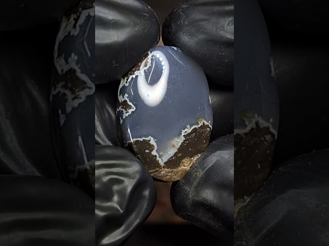 حجر عقيق خرائطي طبيعي