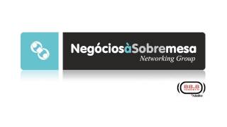 NEGÓCIOS À (SOBRE)MESA